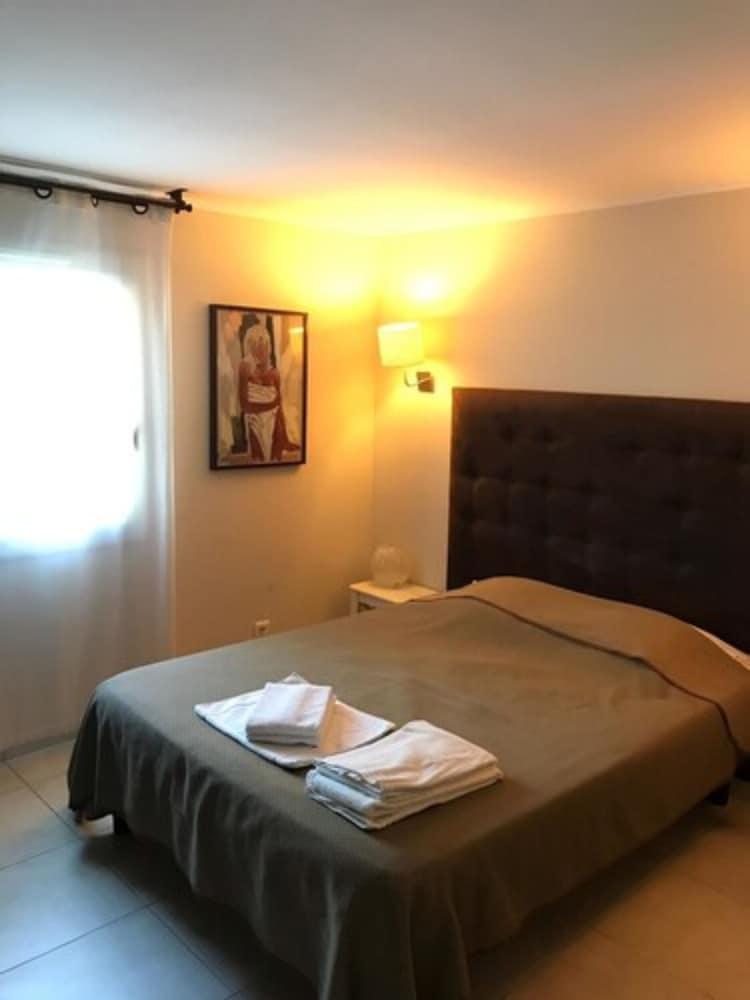 Hotel Le Medieval Aigues-Mortes Ngoại thất bức ảnh