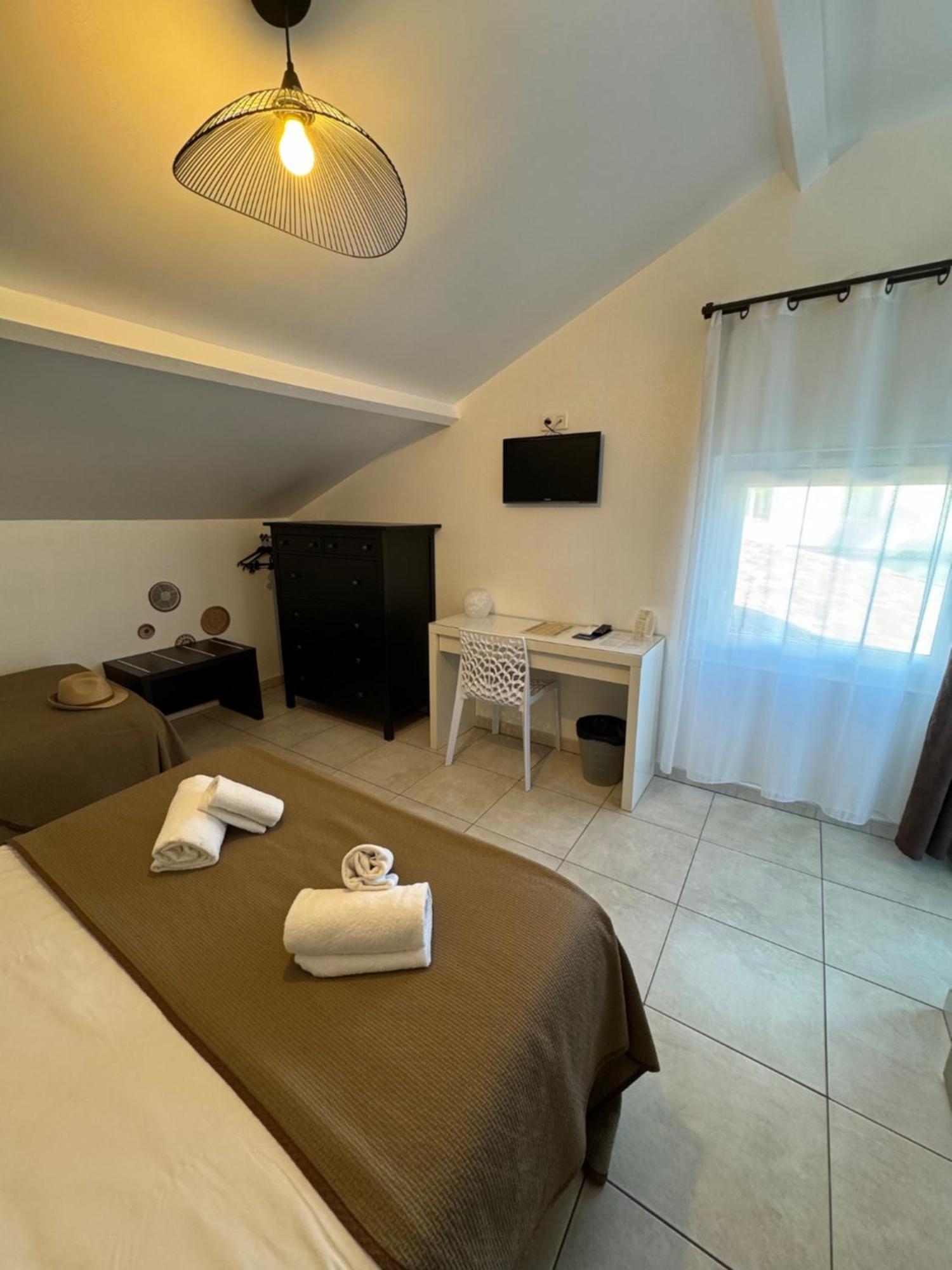 Hotel Le Medieval Aigues-Mortes Ngoại thất bức ảnh