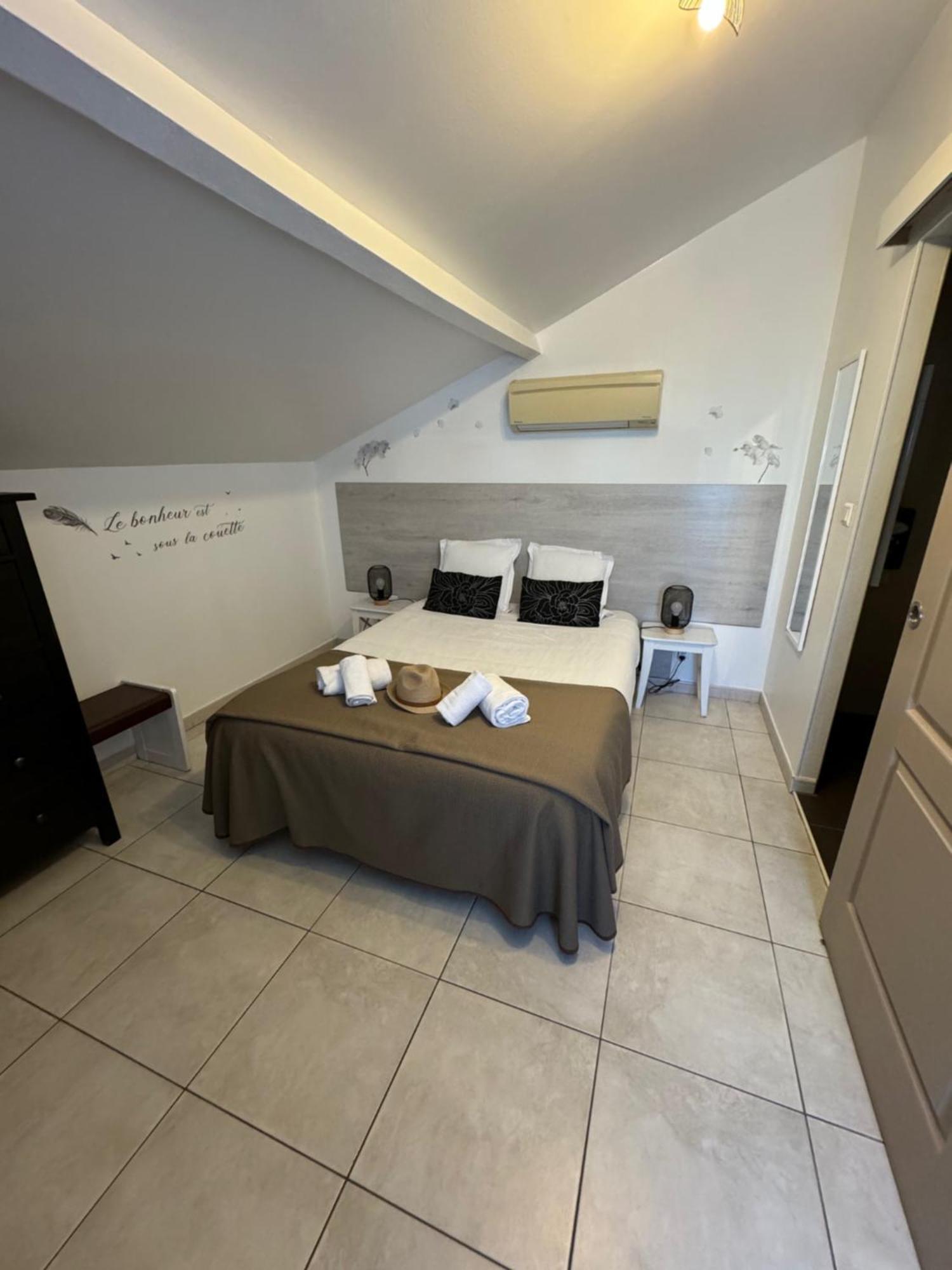 Hotel Le Medieval Aigues-Mortes Ngoại thất bức ảnh